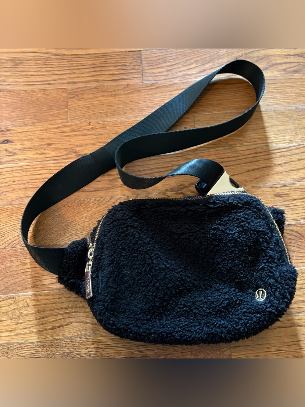 Lululemon Everywhere Black Fleece Belt Bag